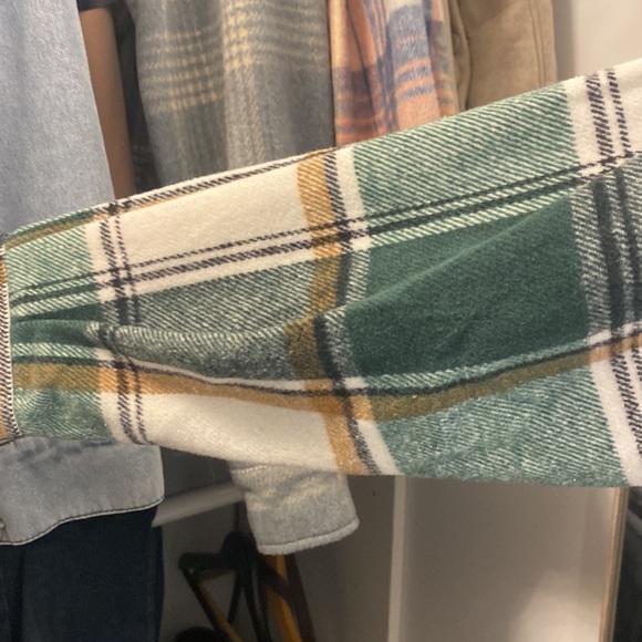 Camel and Green Shacket - Picture 4 of 5